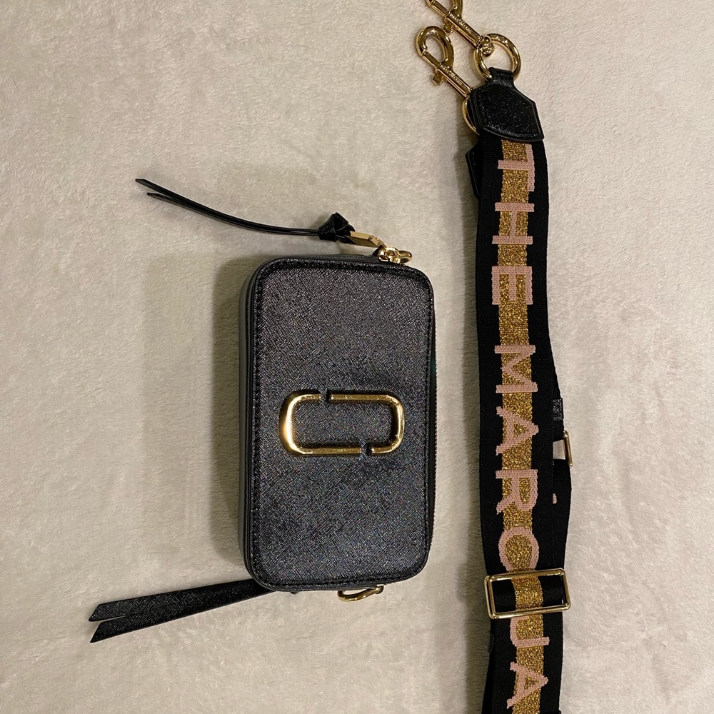 Marc Jacobs Black Camera Crossbody Bag with Gold Hardware and Branded Strap - Picture 2 of 14
